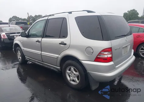 2000 Mercedes-Benz Ml 320 z USA, uszkodzony, nr VIN 4JGAB54E4YA158862